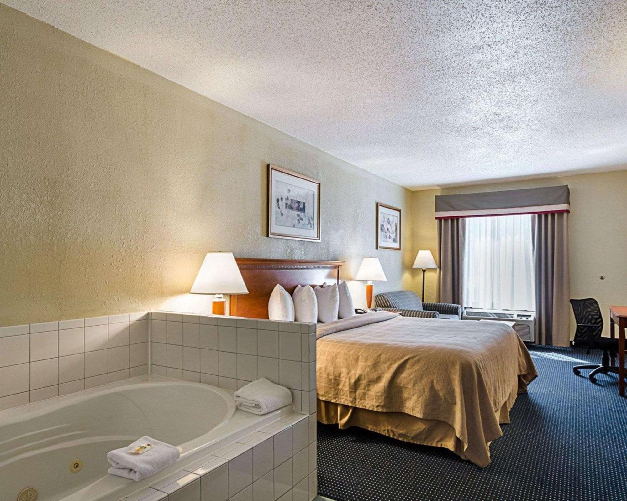 Quality Inn Troutville - Roanoke North Eksteriør bilde