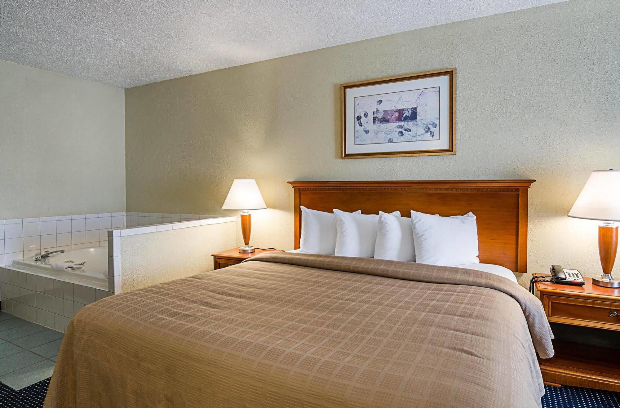 Quality Inn Troutville - Roanoke North Eksteriør bilde